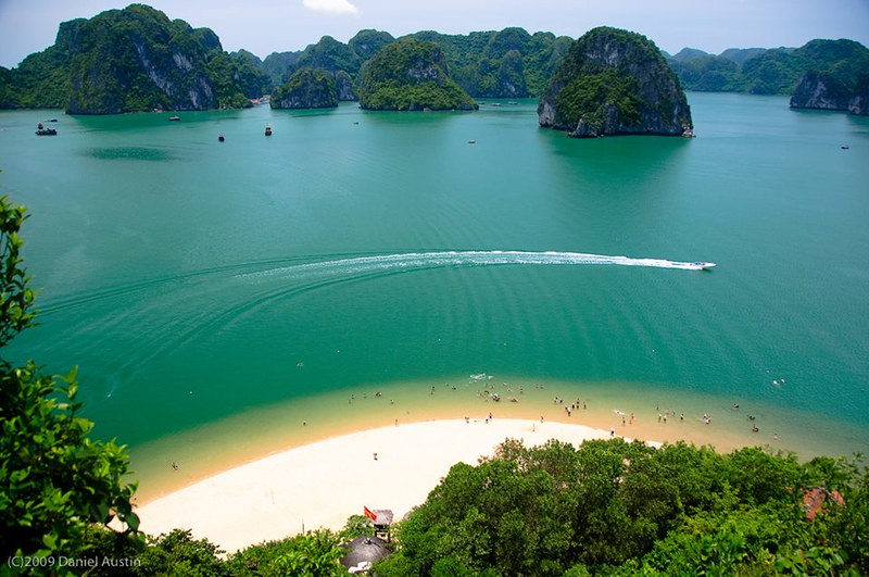 What to Do in Ha Long Bay: Exploring Vietnams Crown Jewel