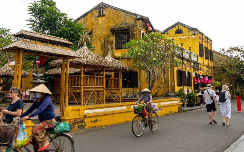 Hoi An Travel Guide: Exploring the Ancient Charm and Diverse Cuisine